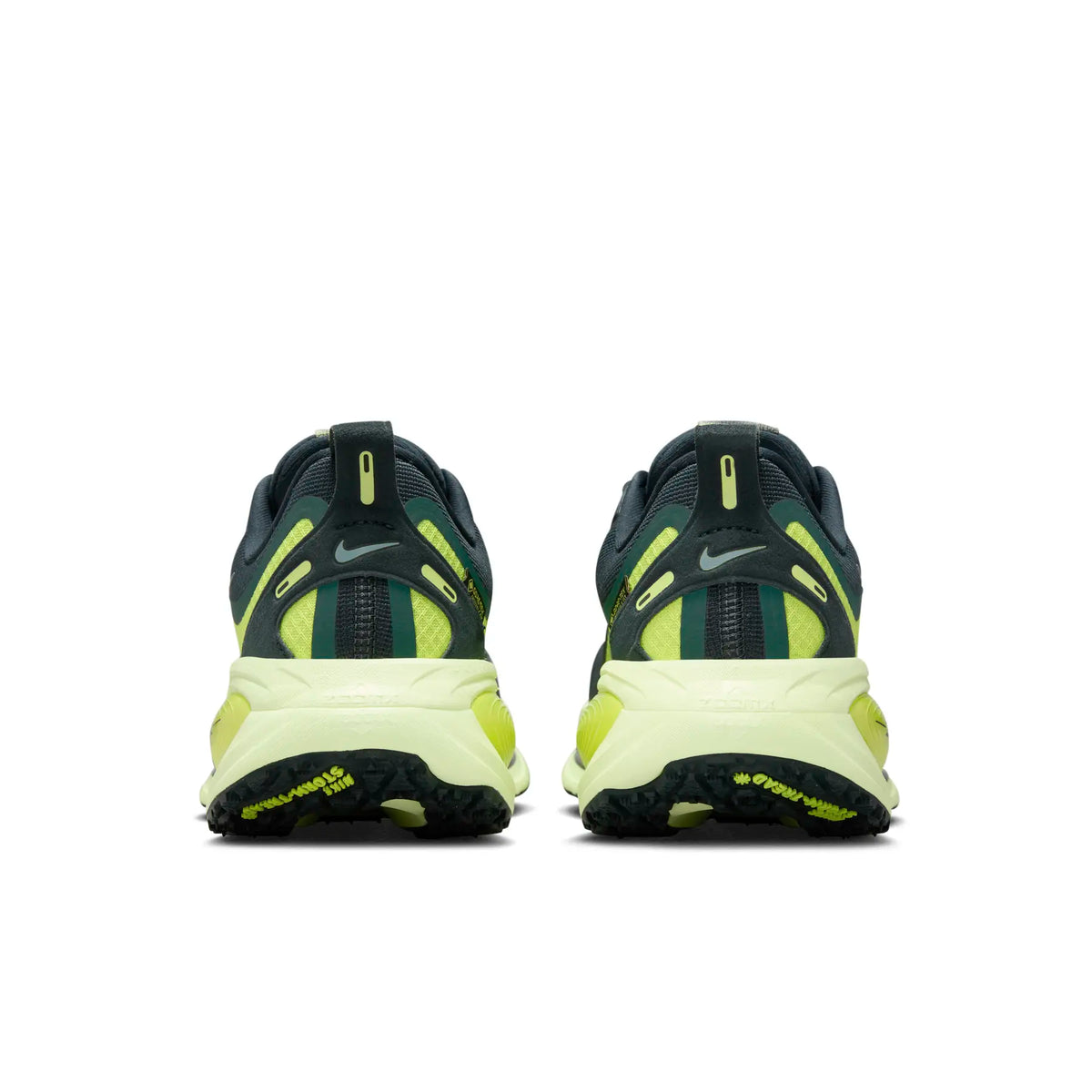 running Nike Vomero 18 GORE-TEX. Conçue avec une membrane en GORE-TEX pour garder les pieds au sec sous la pluie.
