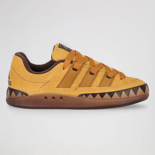 adidas Adimatic dans son coloris jaune moutarde et marron fonce (Mesa / Brown