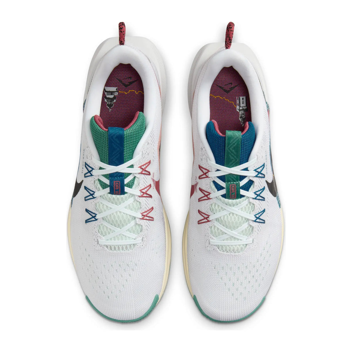 Nike Pegasus Trail 5 blanches avec des détails bleus et Cedar