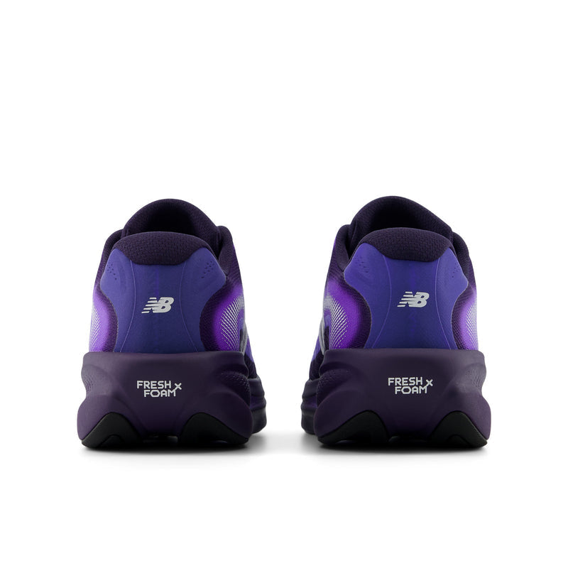 New Balance Ellipse V1 dans son coloris vibrant Boysenberry / Electric Indigo