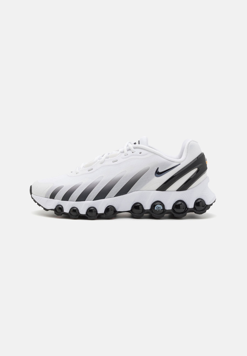 Nike Air Max Dn8 dans son coloris classique "Panda" (Blanc / Noir)