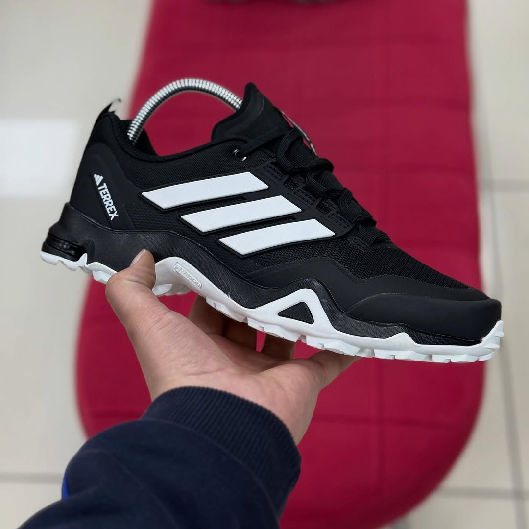 Adidas Terrex Swift R3 GORE-TEX
Hiking Shoes