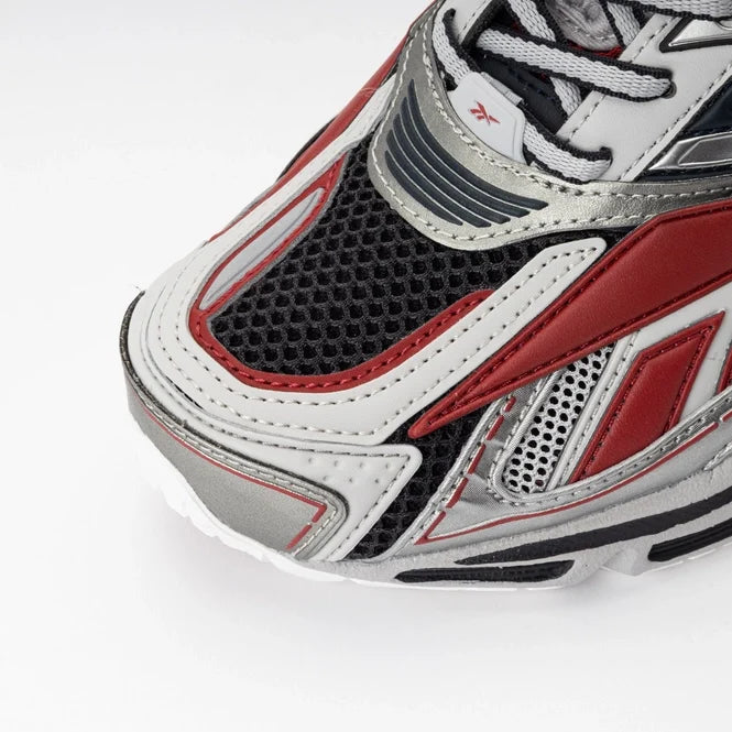Reebok Premier Road Ultra "Red Metallic" (parfois issues de la ligne haut de gamme Reebok LTD ou de collaborations spécifiques).