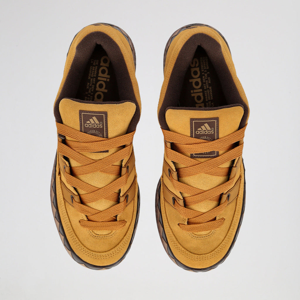 adidas Adimatic dans son coloris jaune moutarde et marron fonce (Mesa / Brown