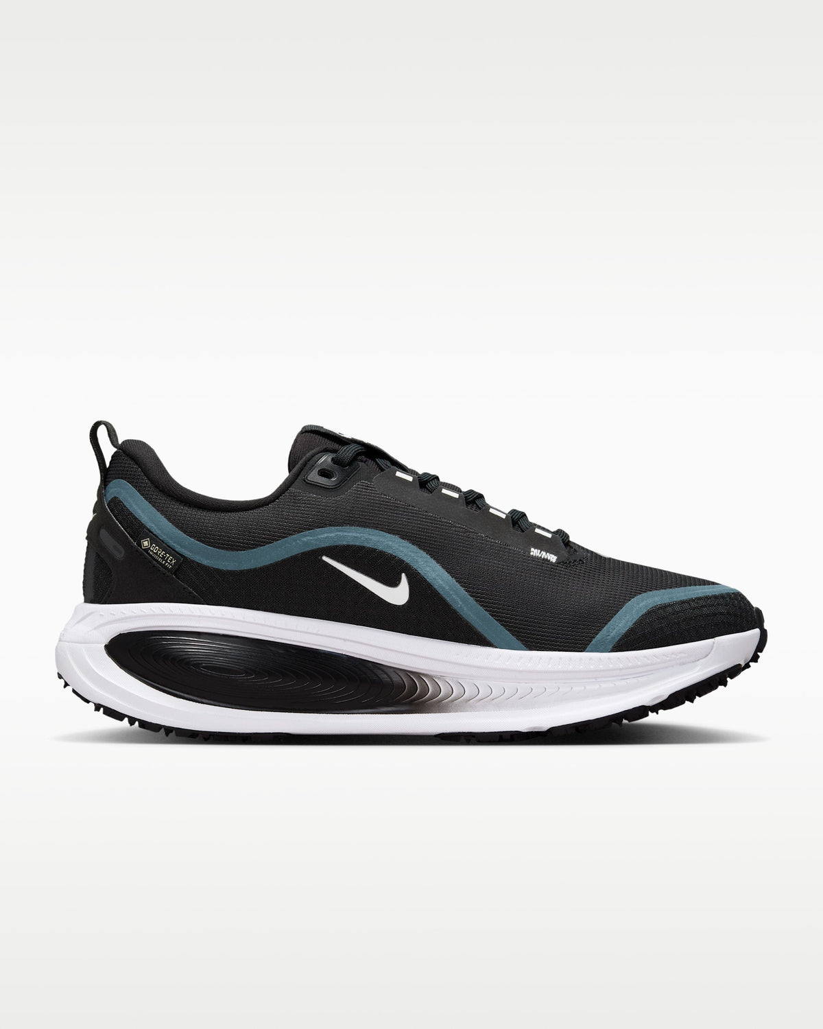 running Nike Vomero 18 GORE-TEX. Conçue avec une membrane en GORE-TEX pour garder les pieds au sec sous la pluie.