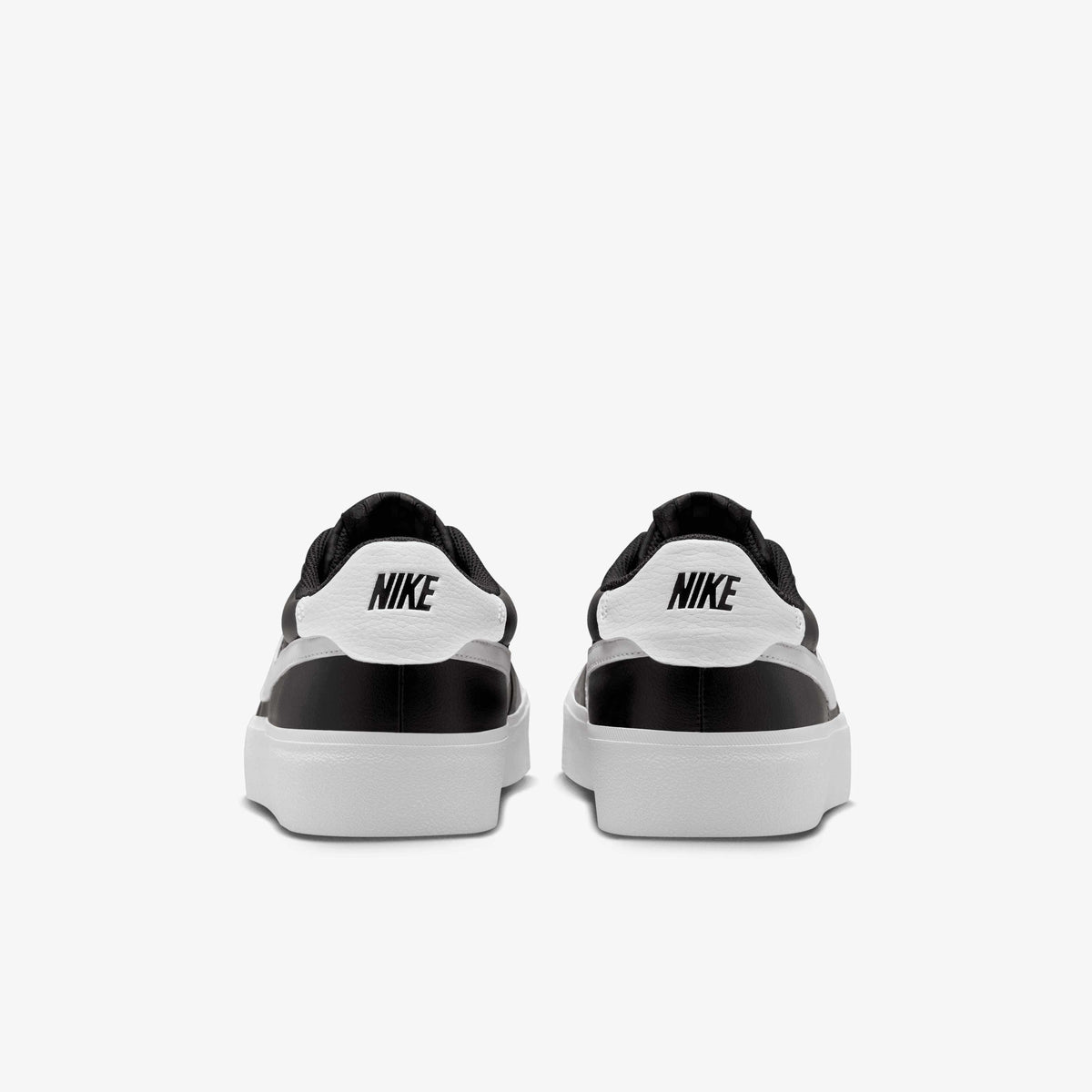basket Nike Court Shot dans son coloris classique Noir/Blanc