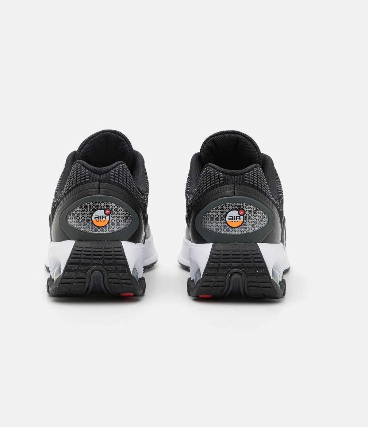 Nike Air Max Dn dans son coloris classique Panda (Black / White / Cool Grey / Pure Platinum).