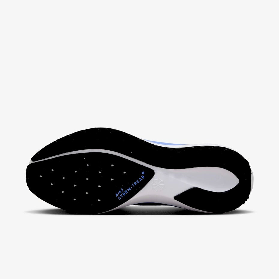 Cette image présente la Nike Air Zoom Pegasus 41 GORE-TEX, un modèle spécialement conçu pour le running sur route par temps humide ou hivernal