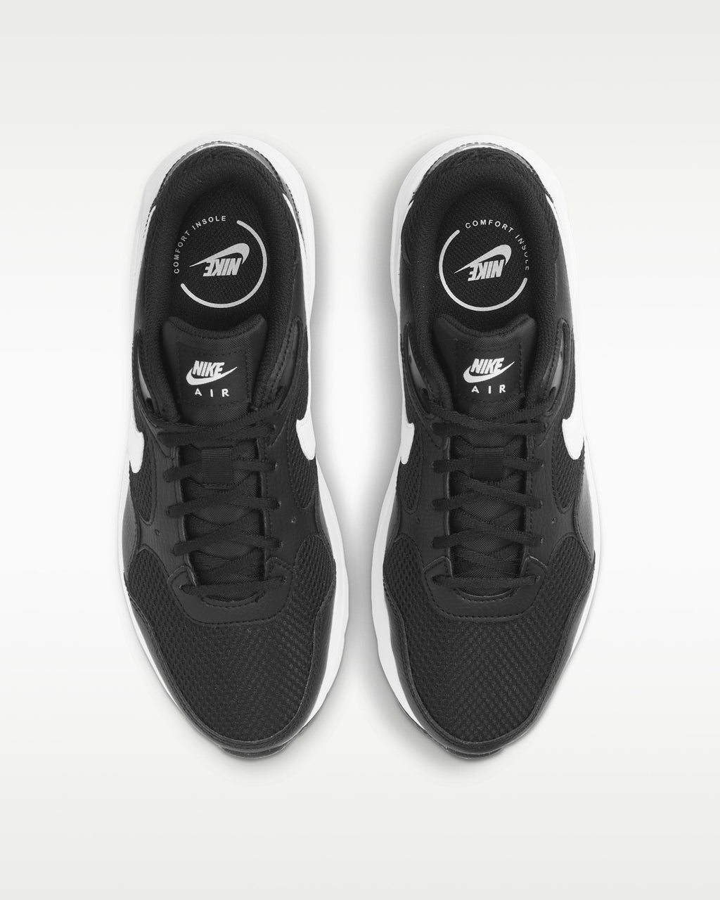 Nike Air Max SC dans le coloris classique noir et blanc.