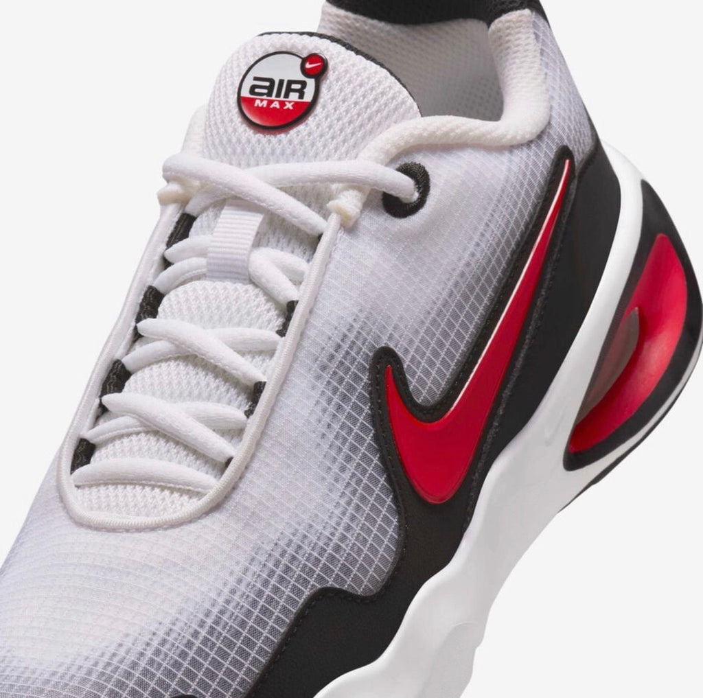Nike Air Max Nova caractérisées par leur amorti Max Air ovale distinctif sur la semelle épaisse.